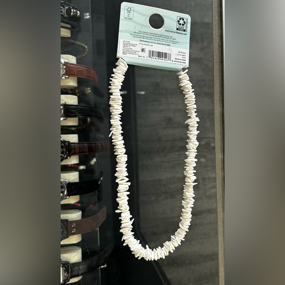 White Shell Necklace - Picture 3 of 3